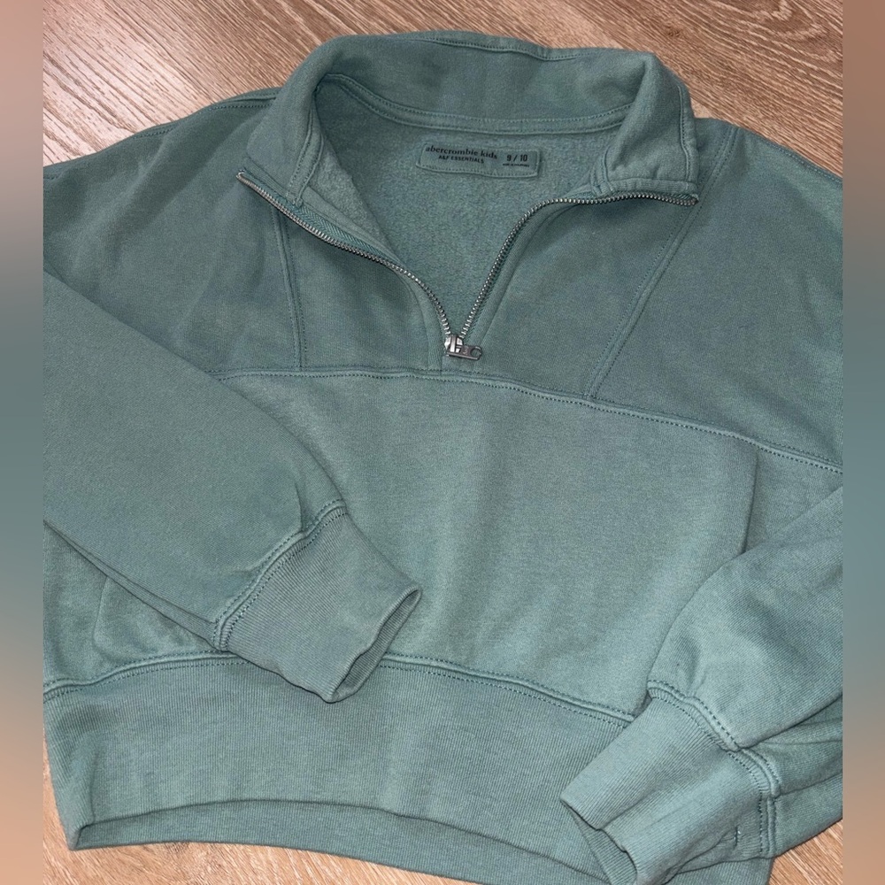 Abercrombie girls cropped quarter zip 9/10